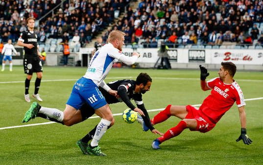 IFK Norrköpings Kalle Holmberg och IFK Göteborgs målvakt