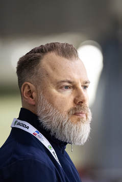 Head coach Rikard Grönborg of Sweden at a practice session