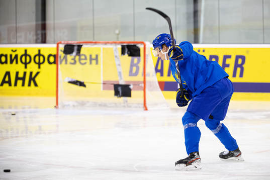 Elias Pettersson of Sweden at a practice session