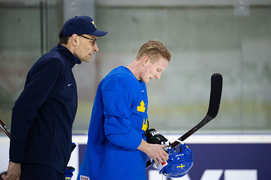 Assistant coach Peter Popovic and John Klingberg of Sweden