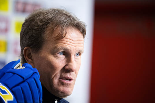 Assistant coach Johan Garpenlöv of Sweden