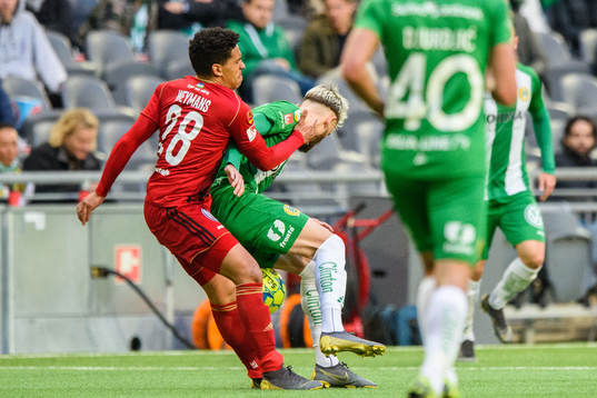Hammarbys Simon Sandberg får