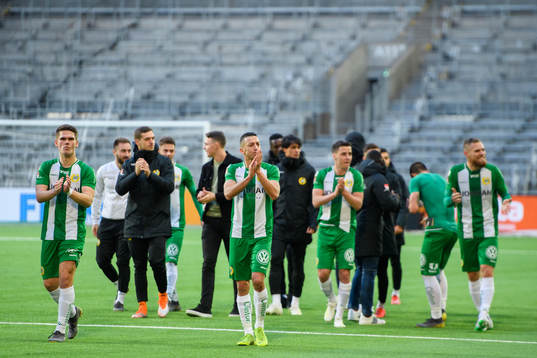 Hammarbys Vidar Örn Kjartansson och Nikola Djurdjic tackar