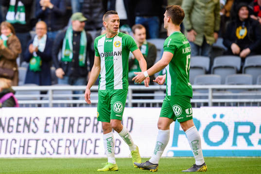 Hammarbys Vidar Örn Kjartansson jublar med Nikola Djurdjic