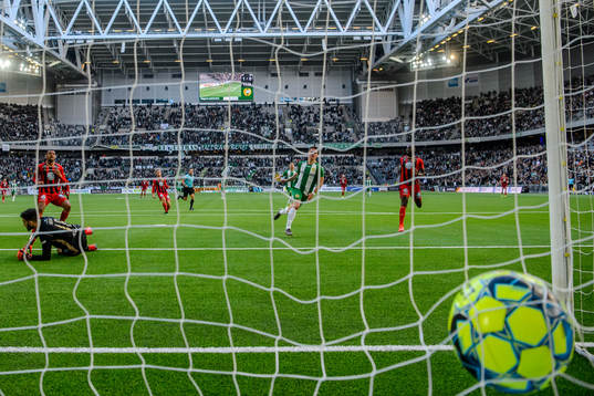 Hammarbys Vidar Örn Kjartansson jublar