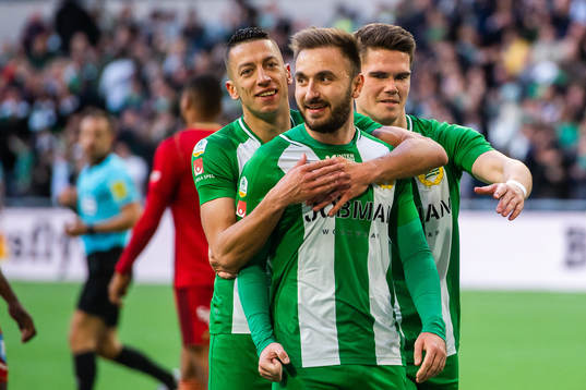 Hammarbys Nikola Djurdjic och Vidar Örn Kjartansson jublar