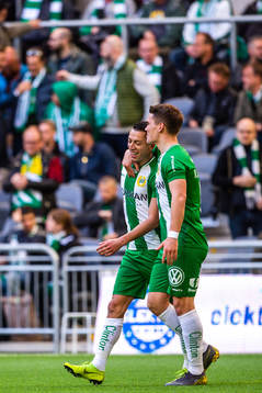 Hammarbys Nikola Djurdjic och Vidar Örn Kjartansson jublar