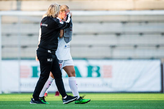 Rosengårds Lisa-Marie Utland får hjälp av plan