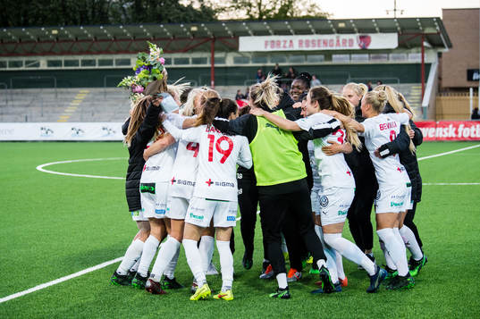 Rosengårds spelare jublar