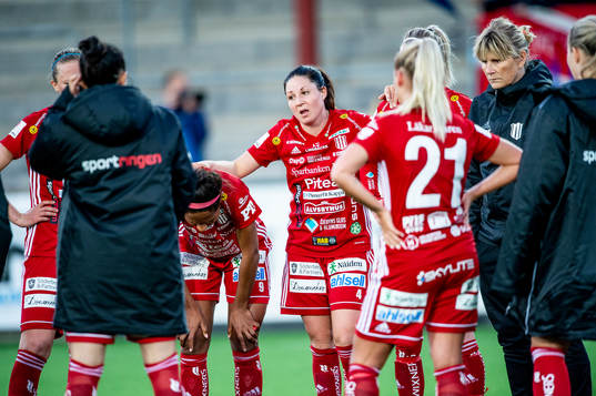 Piteås Josefin Johansson deppar med lagkamraterna