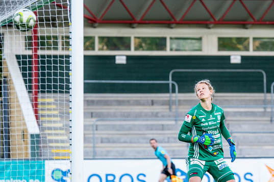 Piteås målvakt Cajsa Andersson släpper in 1-0