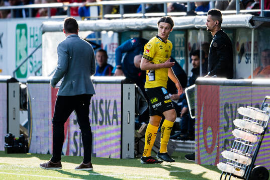Elfsborgs Jonathan Levi lämnar plan