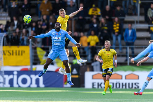 Elfsborgs Joakim Nilsson och AFC Eskilstunas Felix Michel