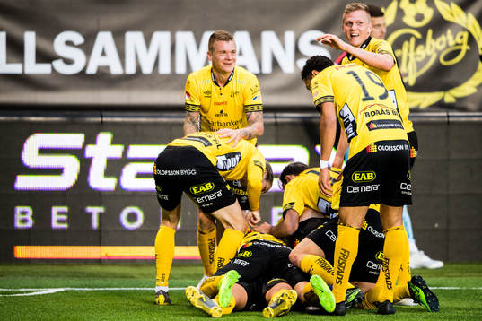 Elfsborgs Samuel Holmén och Joakim Nilsson jublar