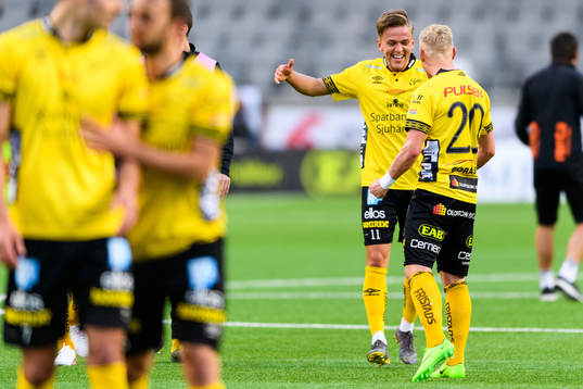 Elfsborgs Jesper Karlsson och Simon Strand jublar