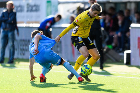 Elfsborgs Pawel Cibicki och AFC Eskilstunas Gustav Jarl