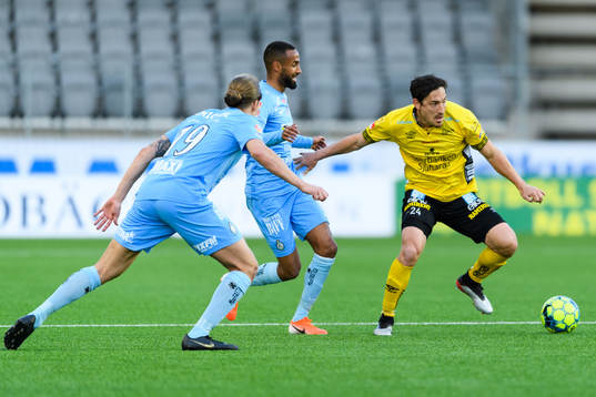 Elfsborgs Stefan Ishizaki och AFC Eskilstunas Ferid Ali