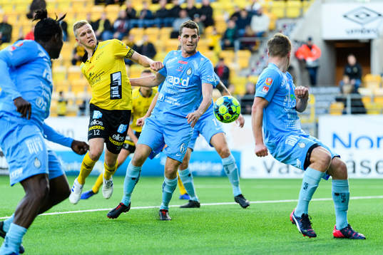 Elfsborgs Joakim Nilsson och AFC Eskilstunas Jesper