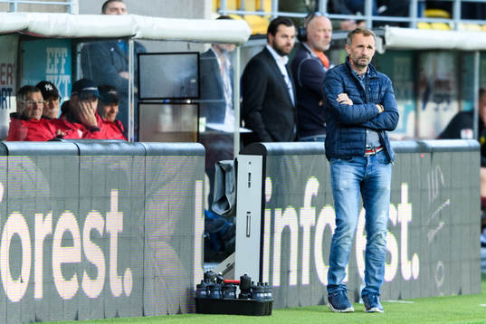 AFC Eskilstunas tränare Nemanja Miljanvoic deppar