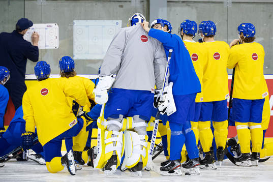Elias Pettersson adjusts the collar of the jersey of
