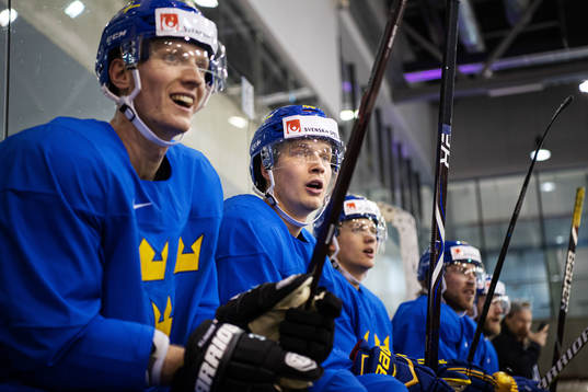 John Klingberg and Elias Pettersson of Sweden at a practice