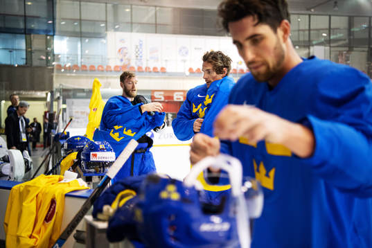Loui Eriksson (C) of Sweden at a practice session