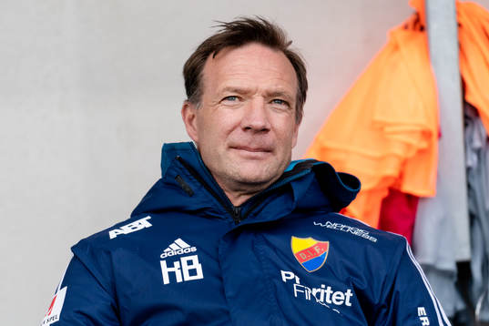 Djurgårdens tränare Kim Bergstrand före fotbollsmatchen