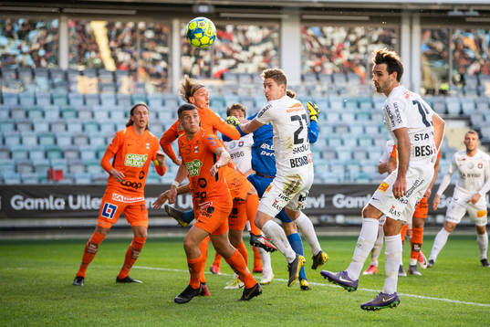 Varbergs Astrit Seljmani och Örgrytes Victor Sköld