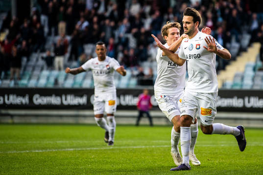 Örgrytes Jakob Lindström jublar