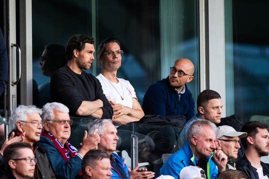 Före detta örgrytespelaren Johan Elmander på läktaren