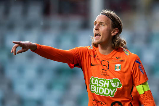 Varbergs Hampus Zackrisson pekar