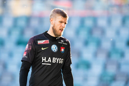 Örgrytes målvakt Fredrik Andersson deppar