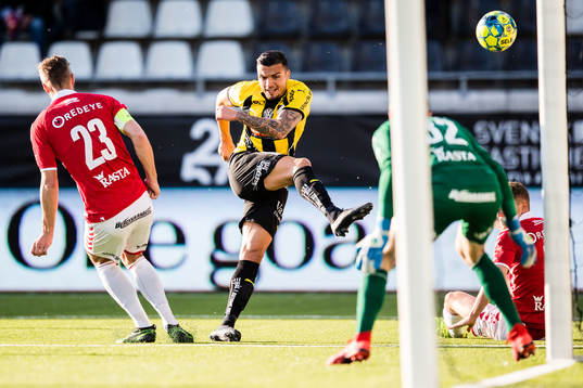 Kalmars Viktor Elm och Häckens Ahmed Yasin