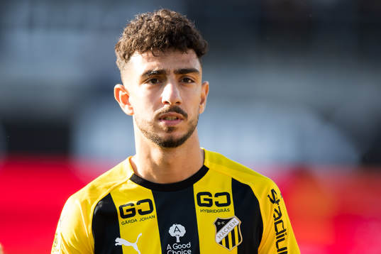 Häckens Daleho Irandust på line up innan fotbollsmatchen