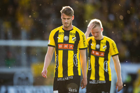 Häckens Johan Hammar och Juhani Ojala deppar i halvlek av