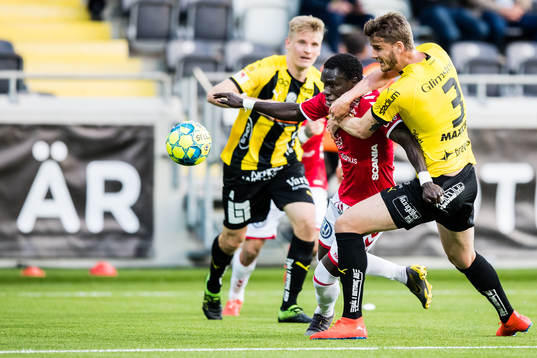 Kalmars Papa Alioune Diouf och Häckens Johan Hammar