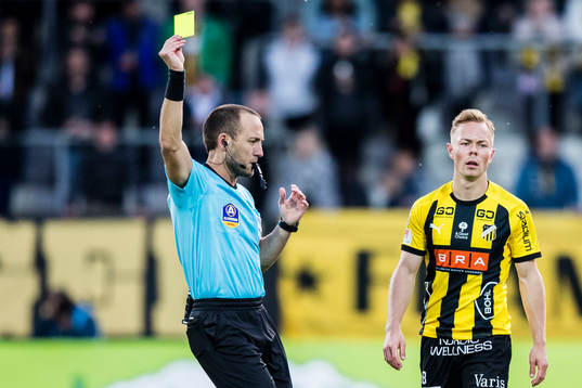 Häckens Adam Andersson varnas