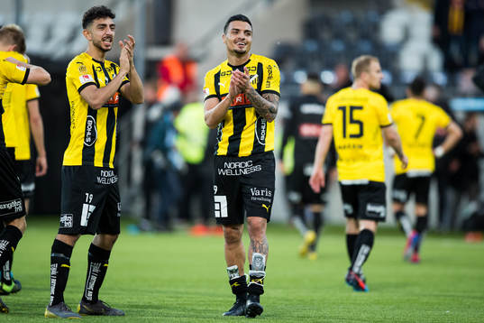 Häckens Daleho Irandust och Ahmed Yasin jublar