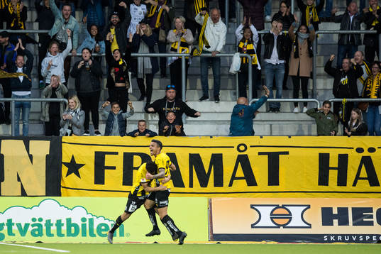 Häckens Ahmed Yasin jublar med Daleho Irandust