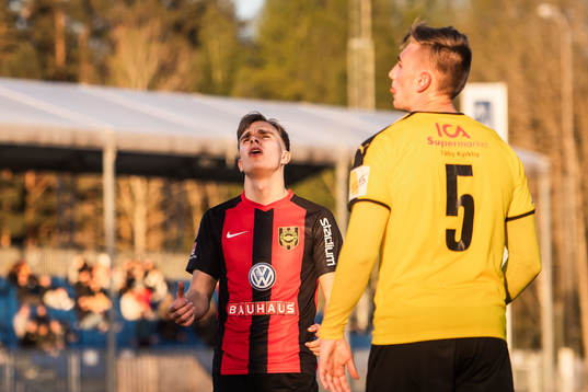 Brommapojkarnas Dusan Jajic deppar