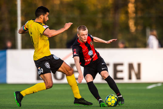 Brommapojkarnas Billy Nordström och Frejs Pedro Ribeiro