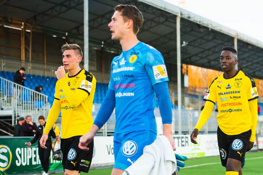 Frejs Albin Hultin, målvakt Jonas Olsson och Samouil
