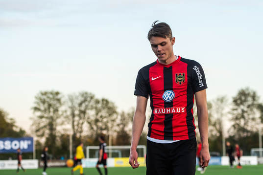 Brommapojkarnas Albin Linnér deppar