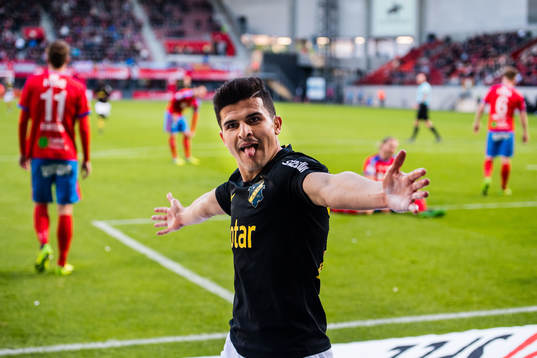 s Tarik Elyounoussi jublar
