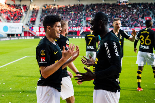 s Tarik Elyounoussi jublar