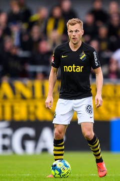 s Sebastian Larsson