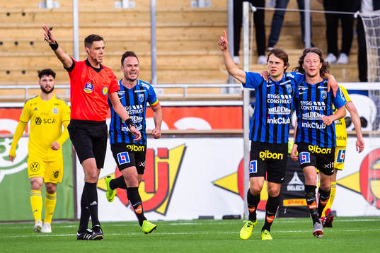 Sirius Sam Lundholm och Axel Björnström jublar