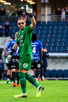 Sirius målvakt John Alvbåge jublar