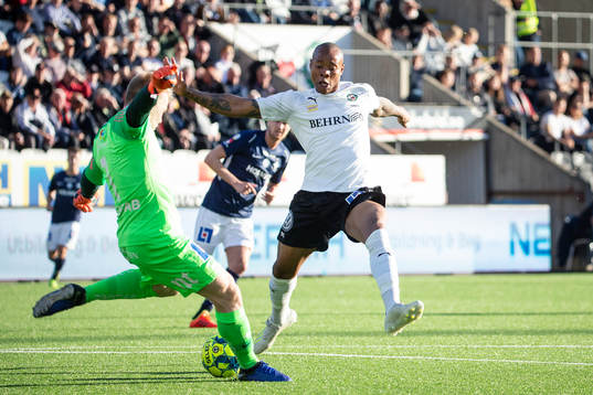 IFK Norrköpings målvakt Isak Pettersson och Örebros