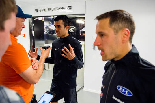 Rohit Saggi, referee, and Mads Reginiussen of Ranheim